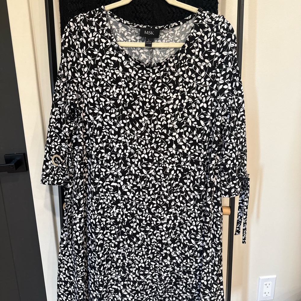 MSK Monochrome Leaf Pattern Dress